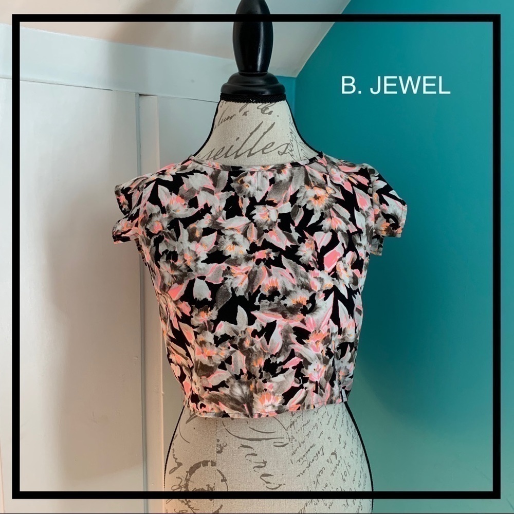 B. JEWEL Floral Cap-Sleeve Crop Top
